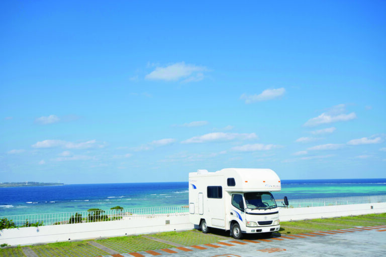 憧れのキャンピングカーで沖縄一周クルマ旅