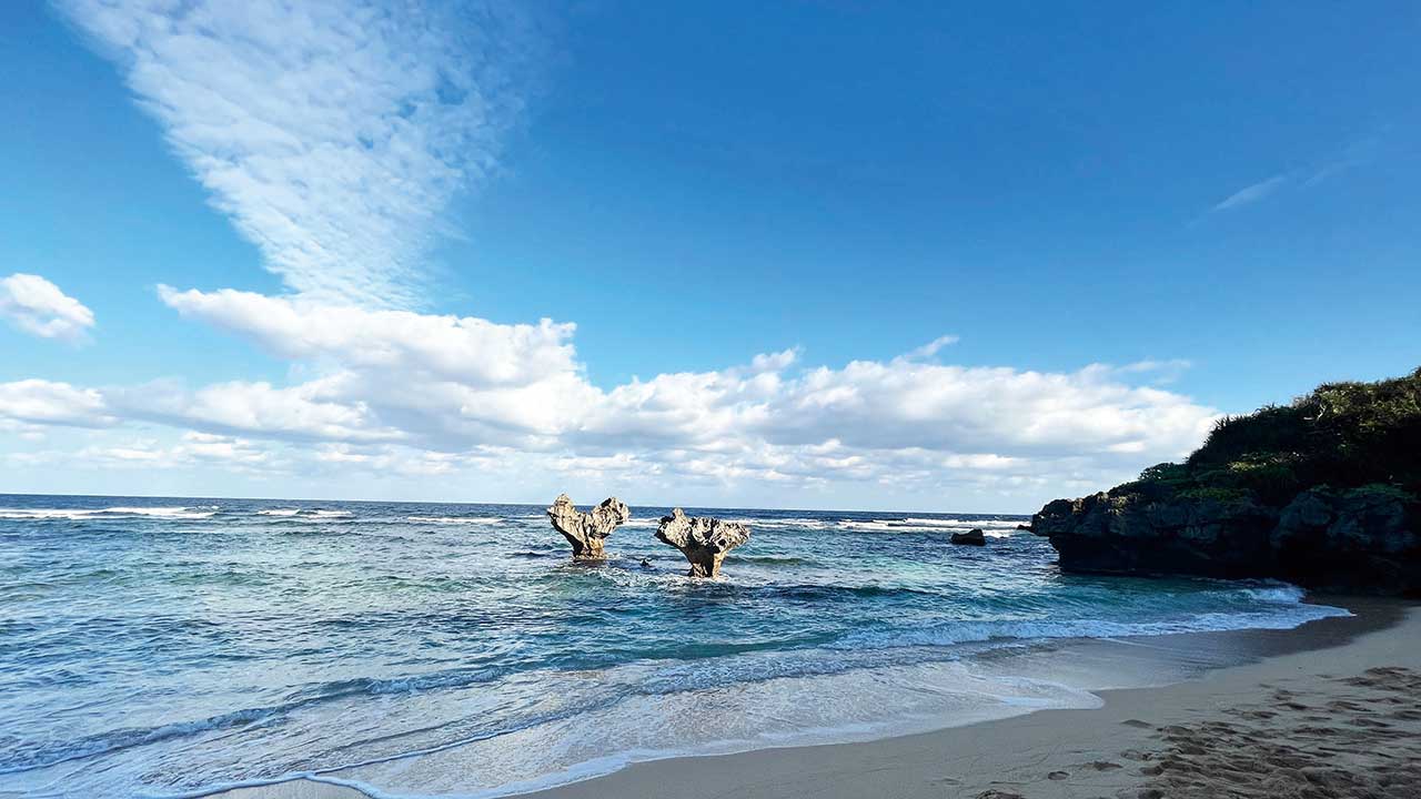 憧れのキャンピングカーで 沖縄一周クルマ旅：ティーヌ浜-ハートロック