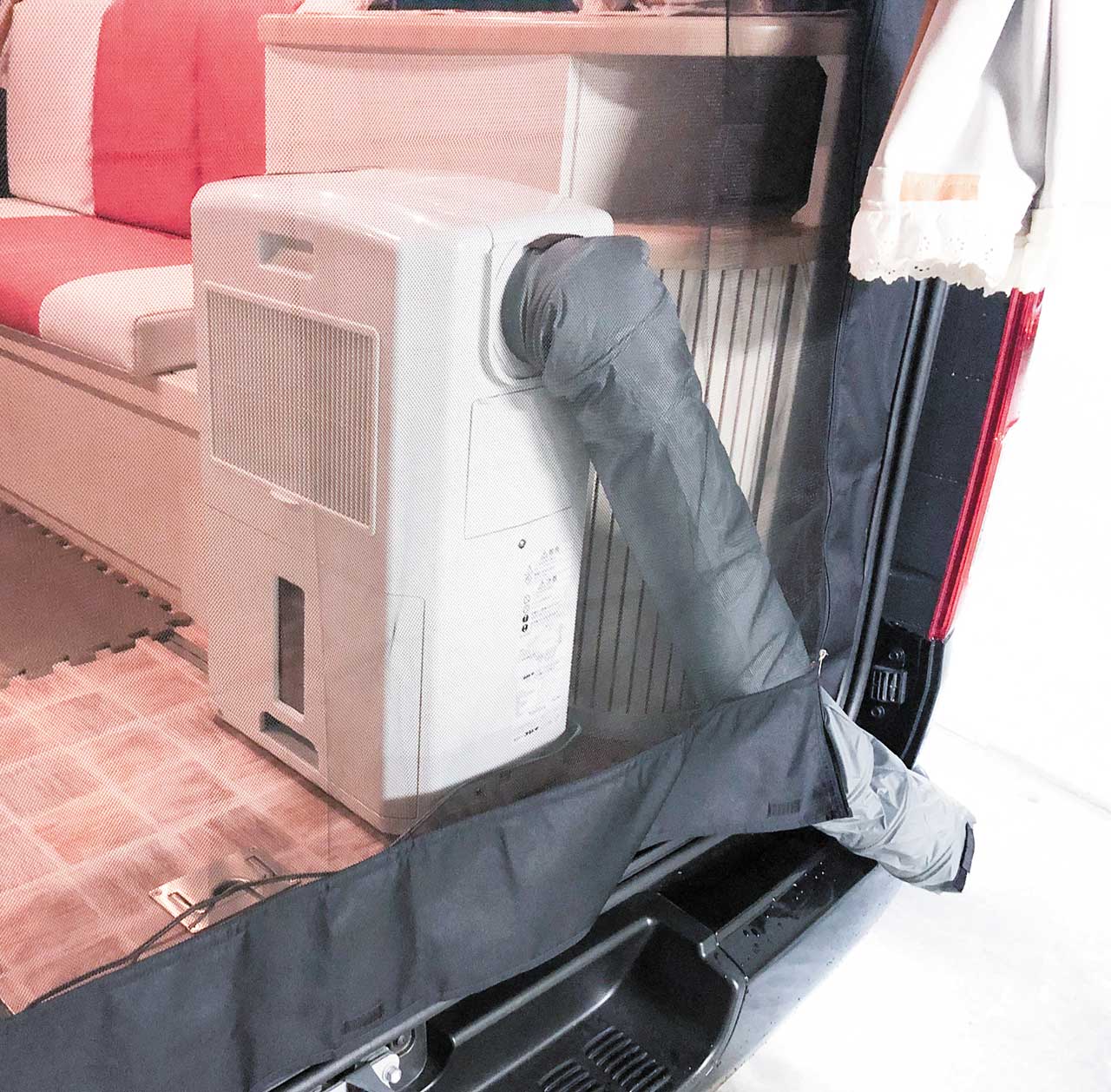 キャンピングユーザーのための車内避難生活のための準備リスト