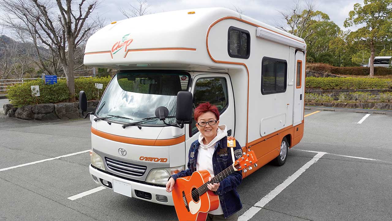 シンガーソングライターあつさん