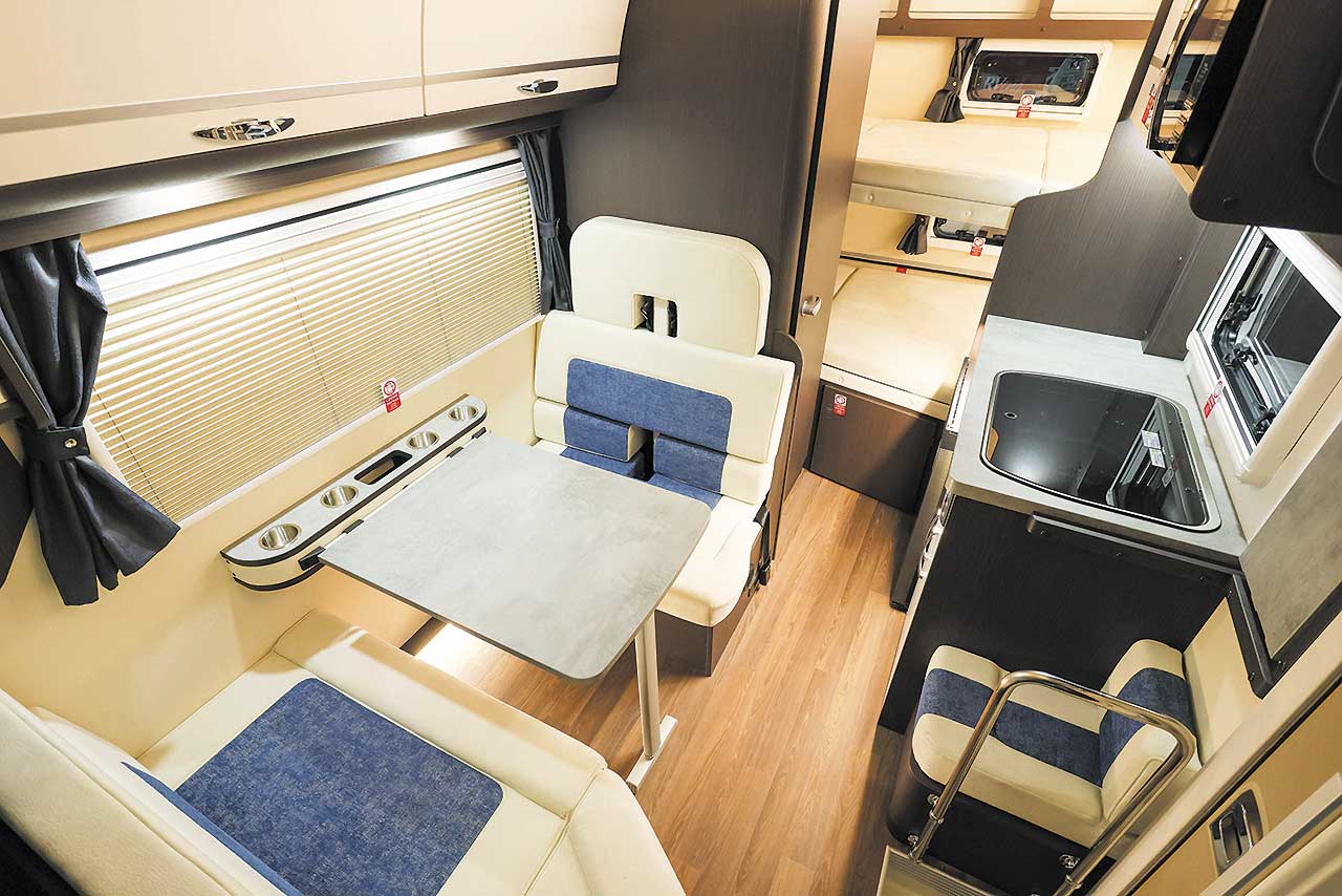 クレア 5.3W ハイパーエボリューションIII （車両本体価格：11,474,000円（税込）〜）
