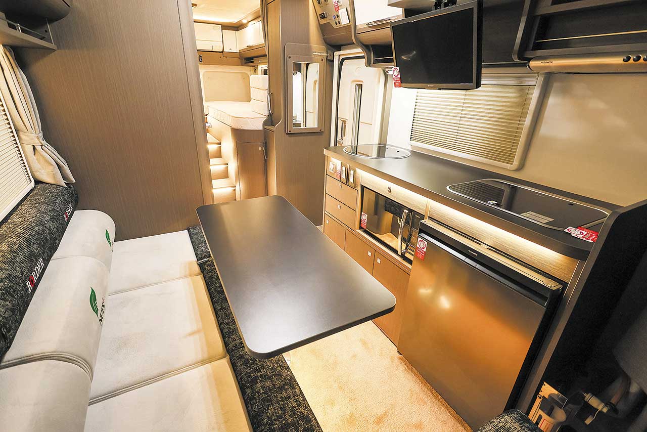 ボーダーバンクス タイプTL ハイパーエボリューションIII （車両本体価格：17,149,000円（税込）〜）