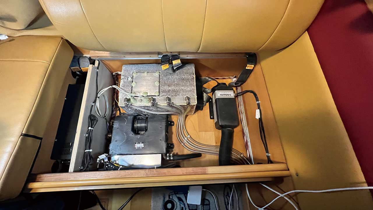 キャンピングユーザーのための車内避難生活のための準備リスト