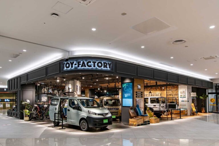 トイファクトリー土岐店、2025年4月25日にリニューアルオープン！輸入キャンピングカーやCRAFTPLUSブランドの展示・販売を強化-店舗外観