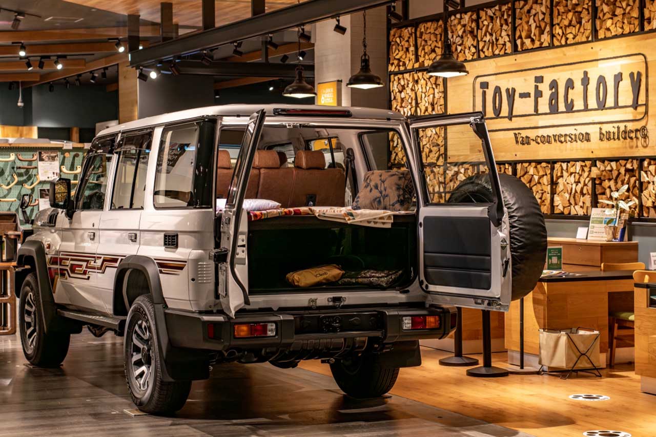再再販ランドクルーザー”70”専用の車中泊ベッドキット（トイファクトリーオリジナルモデル）の実物確認可！
