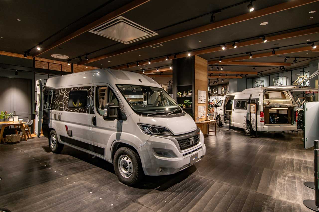オリジナルキャンピングカー『DA VINCI 5.4』も展示