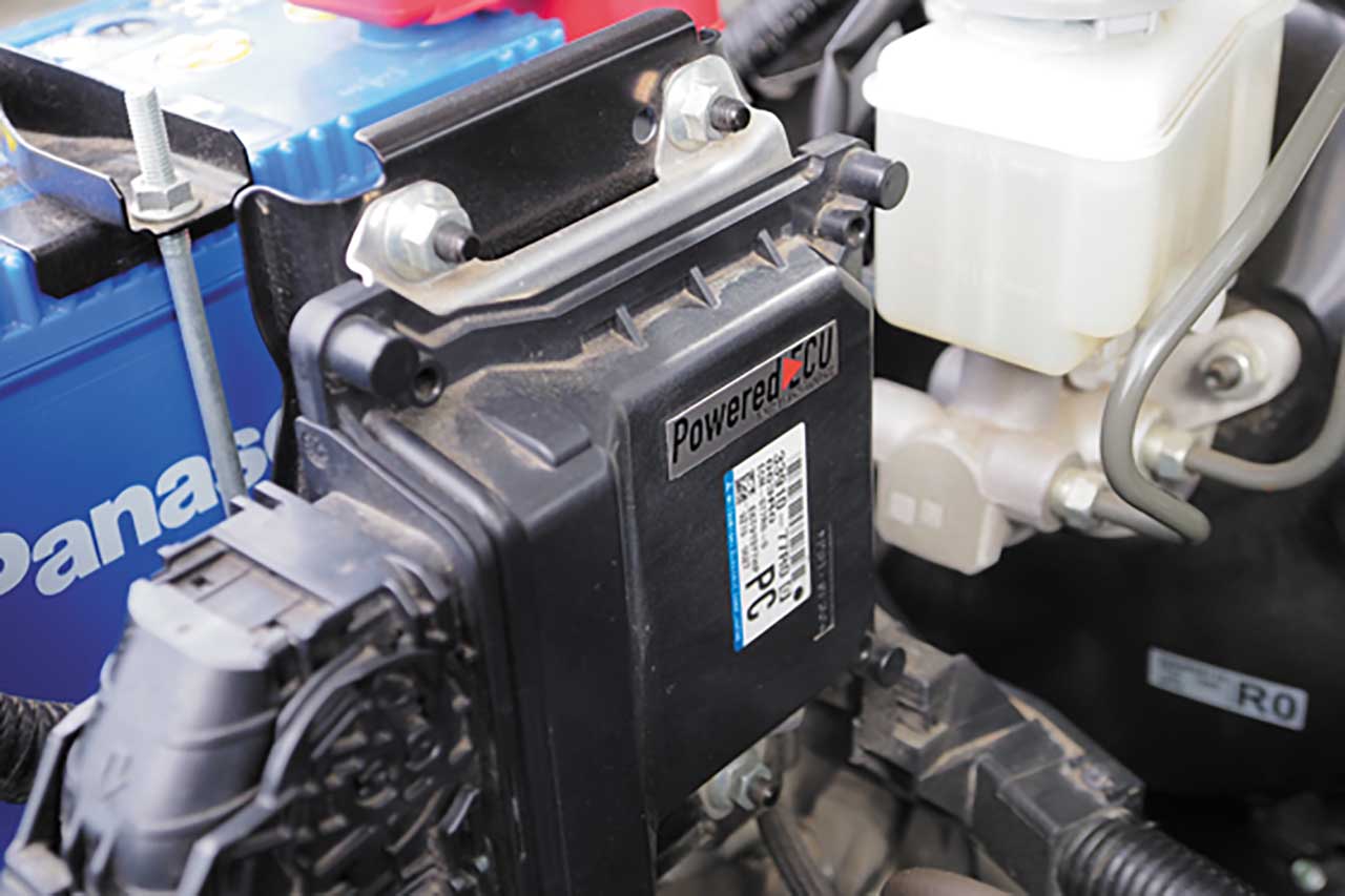タイヤの大径化に伴い『Powered ECU spec1 レギュラー仕様』に書き換えてパワー＆トルクアップ。