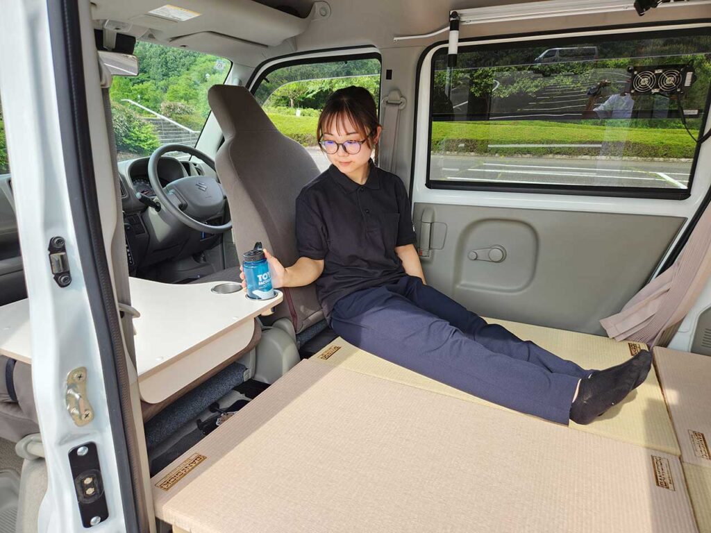 軽バンが“くるまシェルター”に変身!「MARU MOBI Lite」が自治体・被災地支援の新定番に