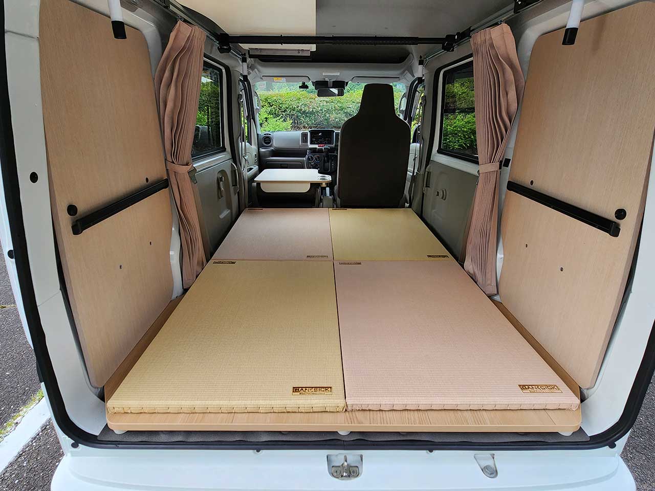 軽バンが“くるまシェルター”に変身！「MARU MOBI Lite」が自治体・被災地支援の新定番に