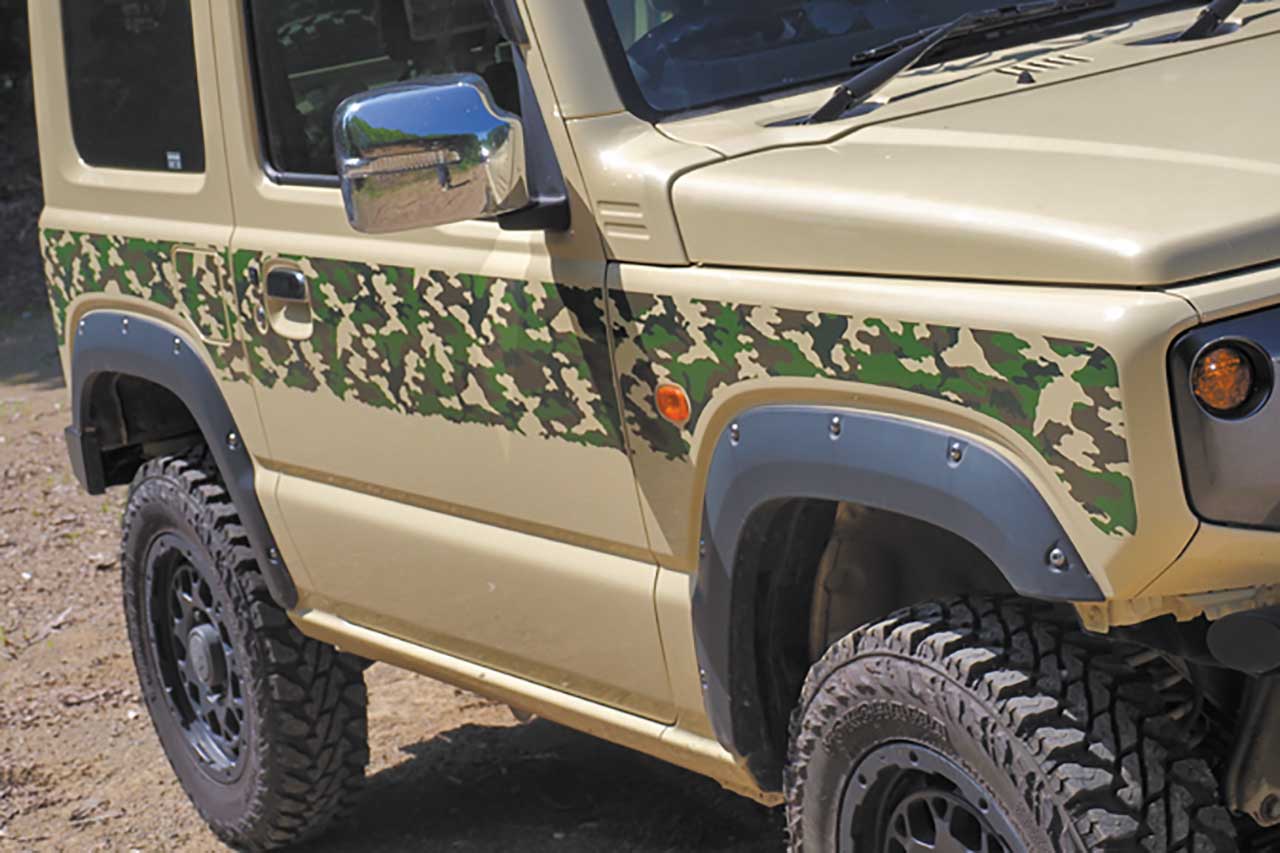 スズキ純正オプションのサイドデカールが、わたしさんのトレードマークのようになっている。