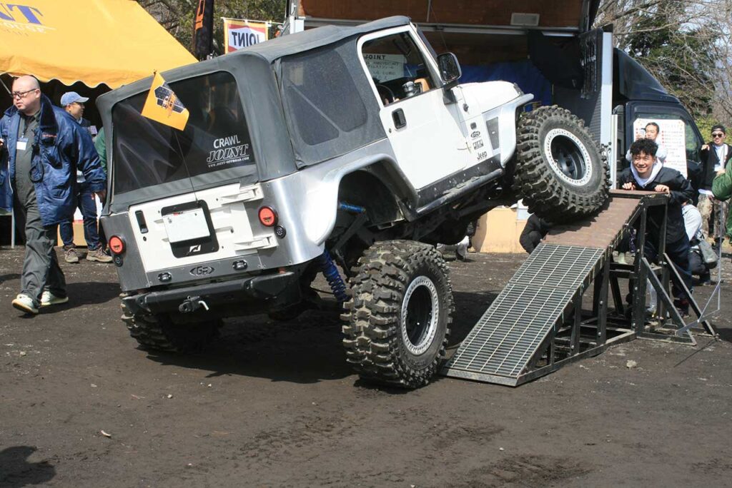 「犬ション」で“高さ番長”を競う