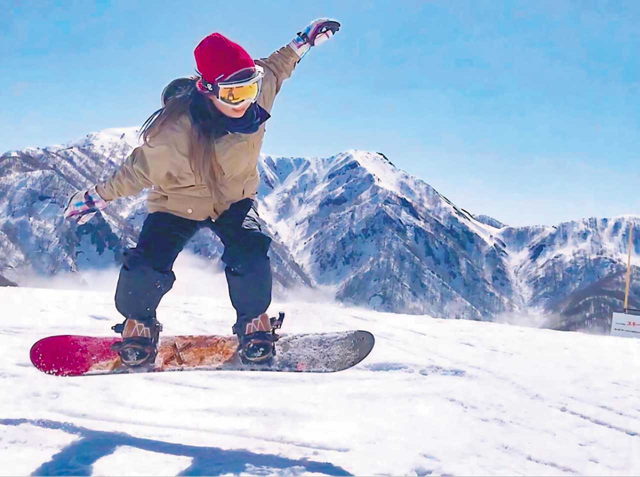 様々なアクティビティをこなすなつほさん。もともと、雪山などに行くためにジムニーを購入したのだ。スノーボード、釣り、SUPなど、毎年数回必ず行くのだそうだ。