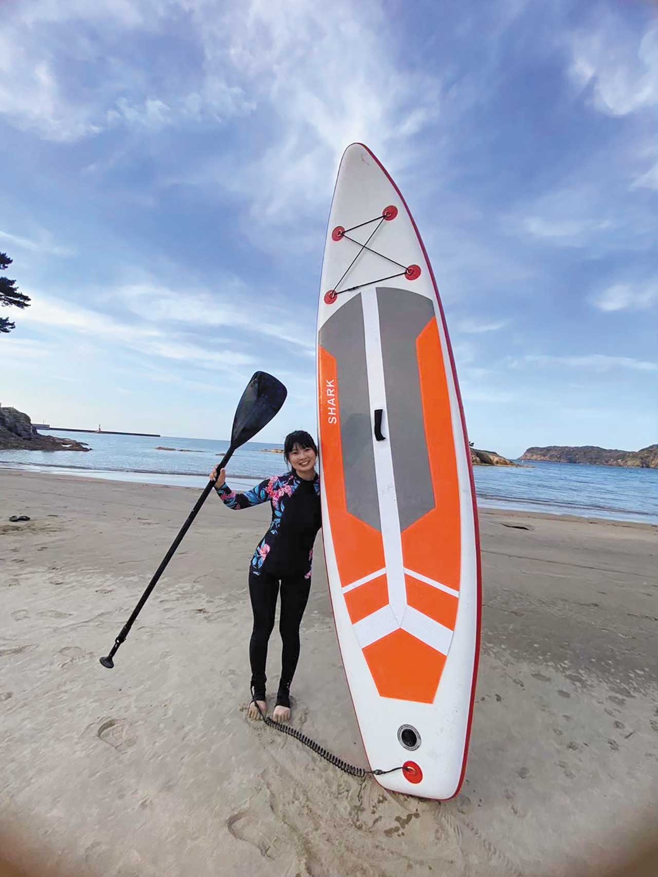 様々なアクティビティをこなすなつほさん。もともと、雪山などに行くためにジムニーを購入したのだ。スノーボード、釣り、SUPなど、毎年数回必ず行くのだそうだ。