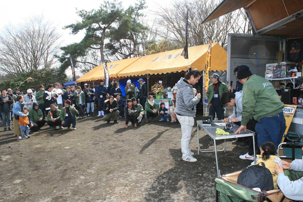 ビンゴ大会ももちろん開催された。景品にはお子さんも大人も楽しめるラジコンカーからアウトドアグッズ、さらに大物ではWARN製のウインチなども登場。参加者全員、超ヒートアップしたのは言うまでもない。