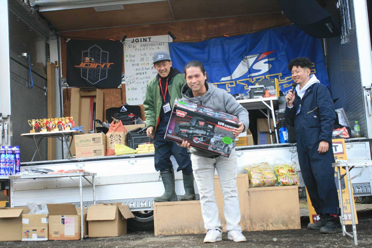 ビンゴ大会ももちろん開催された。景品にはお子さんも大人も楽しめるラジコンカーからアウトドアグッズ、さらに大物ではWARN製のウインチなども登場。参加者全員、超ヒートアップしたのは言うまでもない。