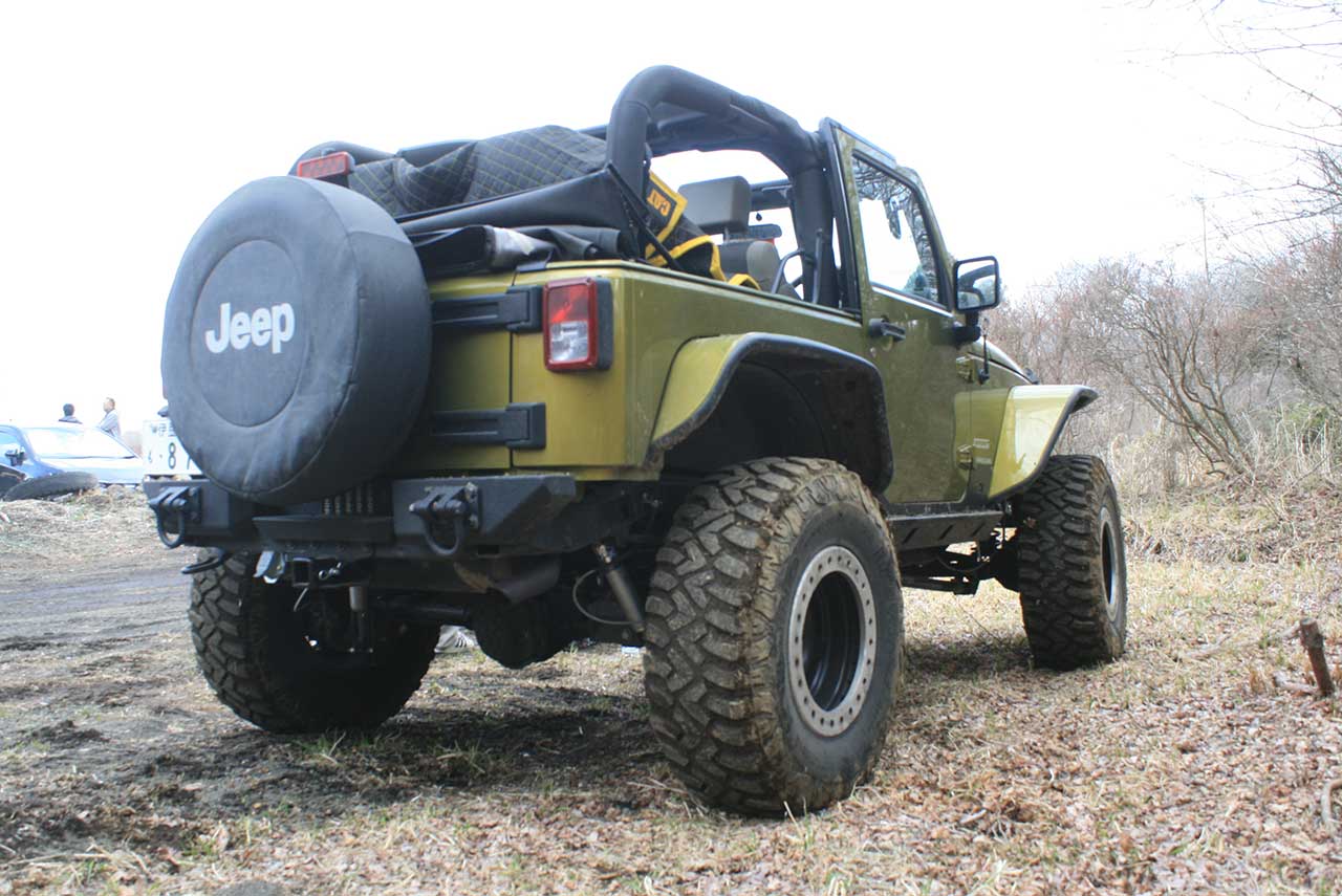 浅野圭亮さん（写真左）　車種：JKラングラー/ジープ歴：３年