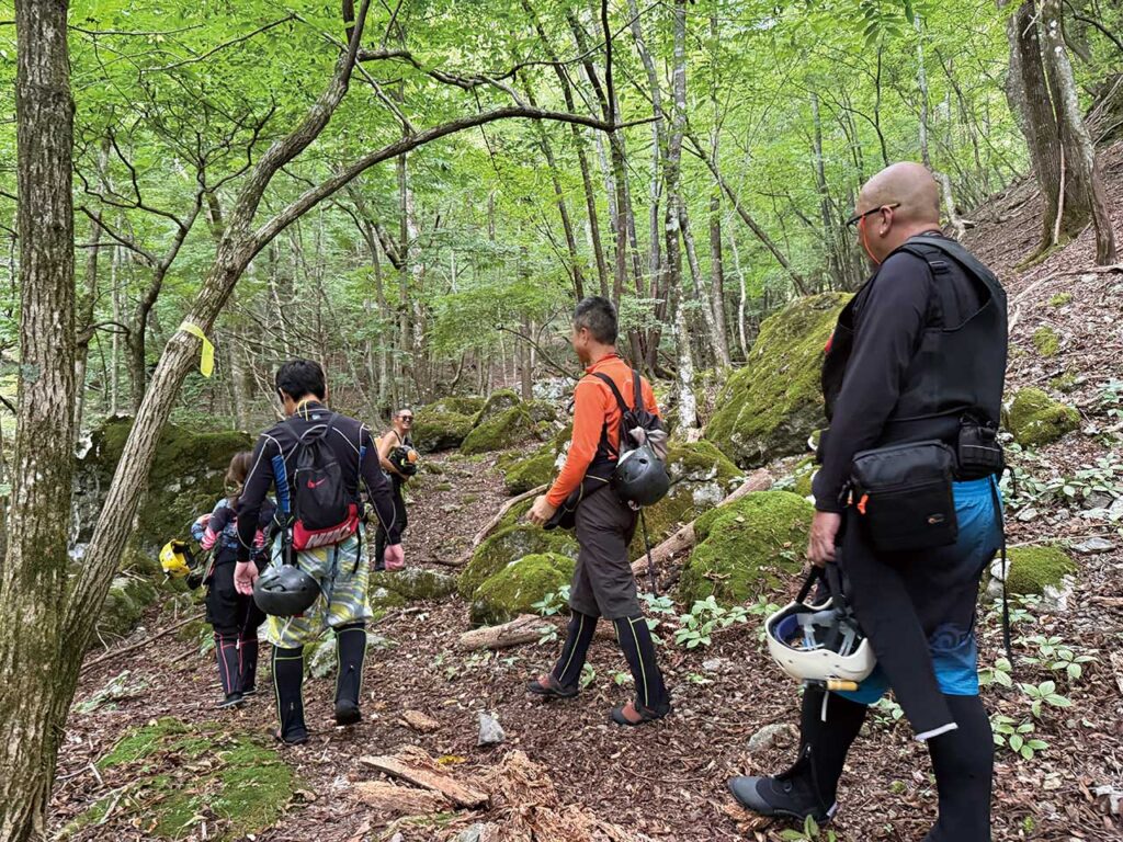道なき道ではなく、本当に道がない
これはただの山岳登山だ。
