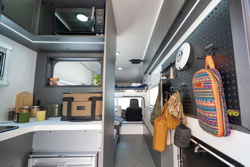 エントランスドアから室内に入れば、
ストレートに続く廊下が導線抜群。