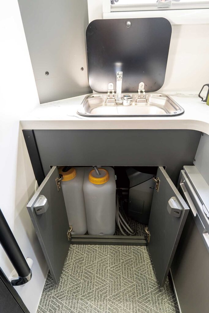 シンク回りも、重心が低くなるように設計されている。