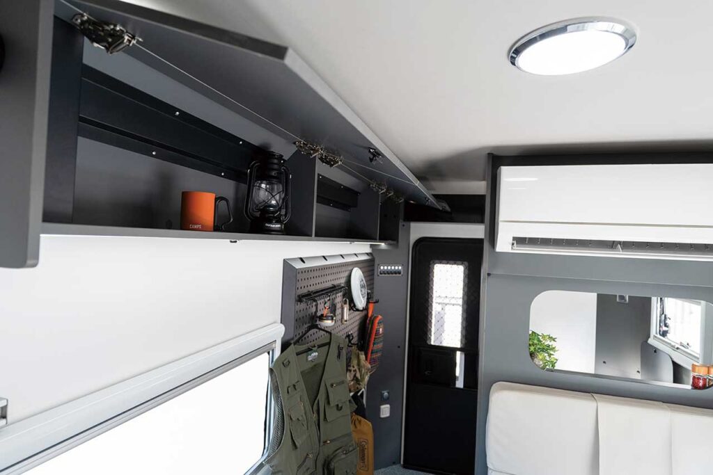 収納、エントランスドア、エアコン。とにかく空間が広い。