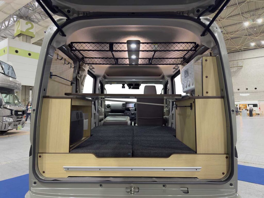 「低価格設定で、大勢の人に楽しんで欲しい」からこその、充実の装備。収納のアイディアも満載。