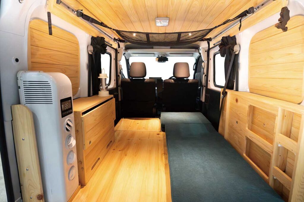 富士ひのきの床と天井が温もりを演出。