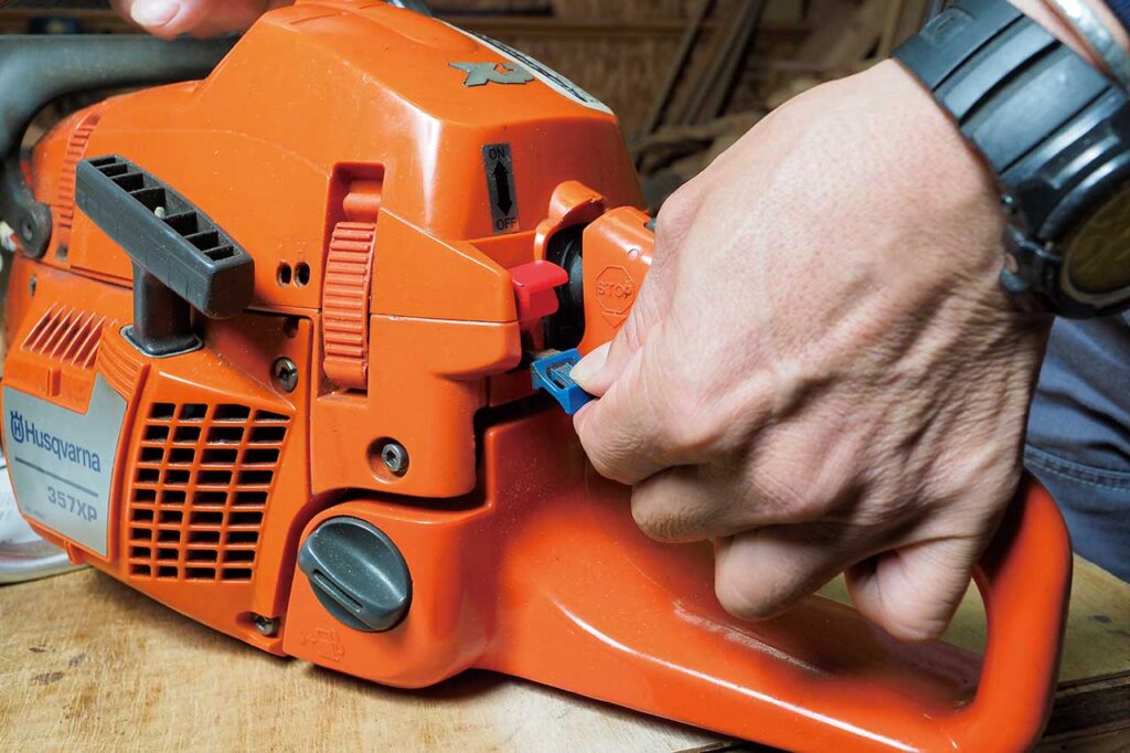 このレバーを下げることで、イグニッションオン状態となる。この状態で、ワイヤーをひく。