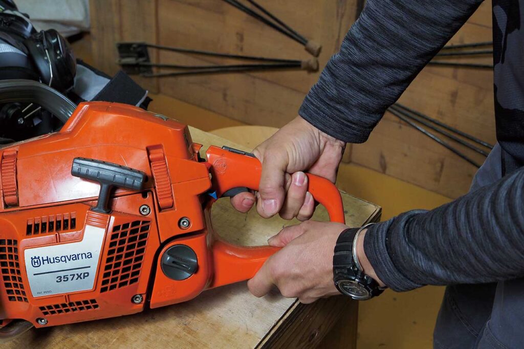 トリガーを人差し指で引くことで、アクセルオンとなり、回転速度が上昇する。