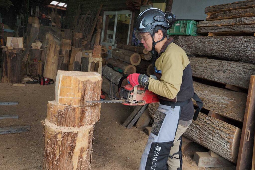 常に、罫書を行なったラインを意識し、切り込む順番を間違えないようにする。順番を間違えると「あっ無くなった」と言う事になる。