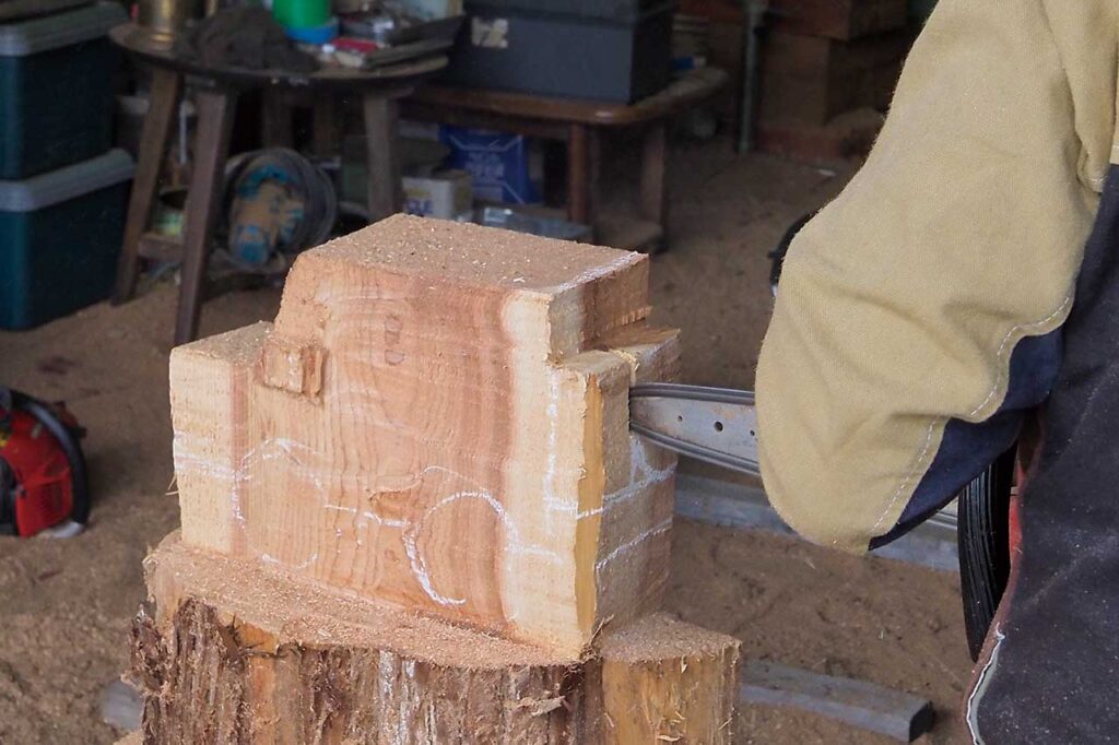 スペアタイヤを装着しているジムニーをモデルにしているので、幅に対してのタイヤ位置を決めていく。