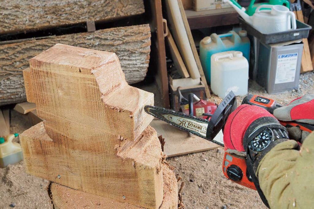 フロント側が特に細かい。今回なんとヘッドライトだけでなく、グリルの縦ラインまで再現したのだ。