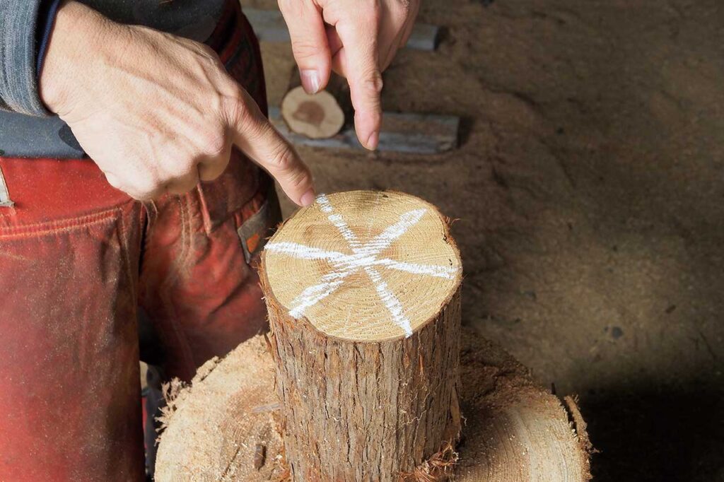 スウェーデントーチにするために、どこに切り込みを入れるか?まず罫書く。