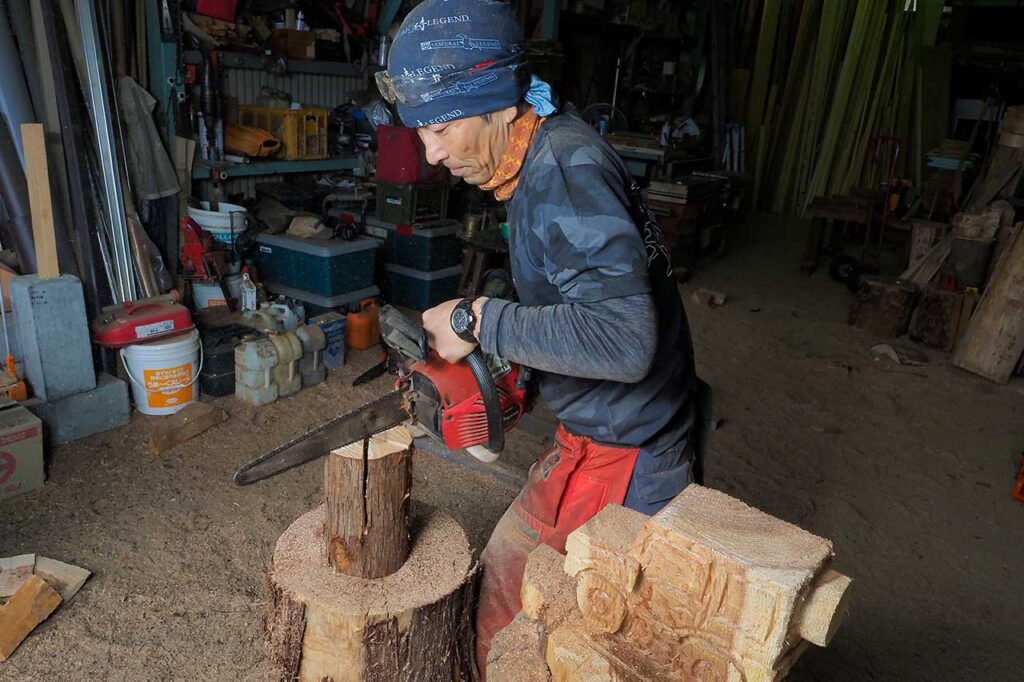 罫書に合わせて全部の切り込みが同じ深さになるように切り込んでいく。