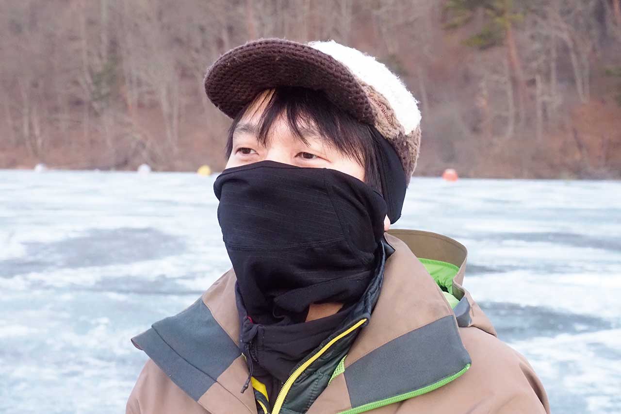 _KN今回は、立花屋さんの好意で、テントを借りたが、本来吹きっ晒しとなるので、帽子も必ず被ろう。考えられる防寒は、全てやるべきなのだ。08186