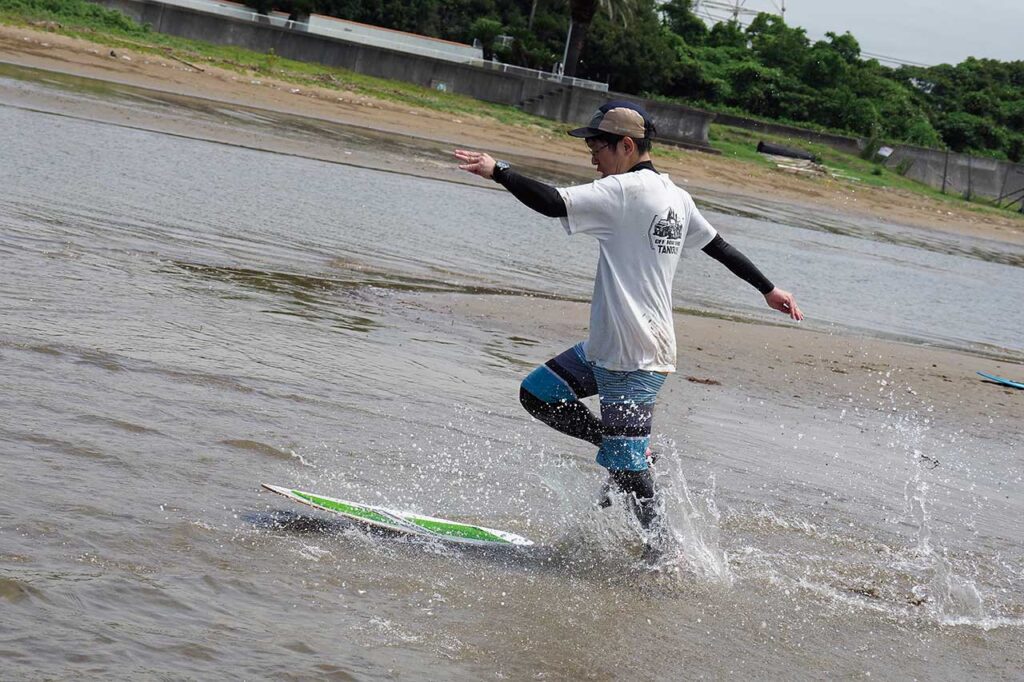 ジムニーでアウトドアスポーツ!!第53回 スキムボード編