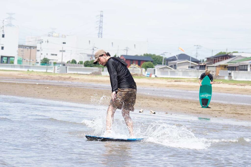 ジムニーでアウトドアスポーツ!!第53回 スキムボード編